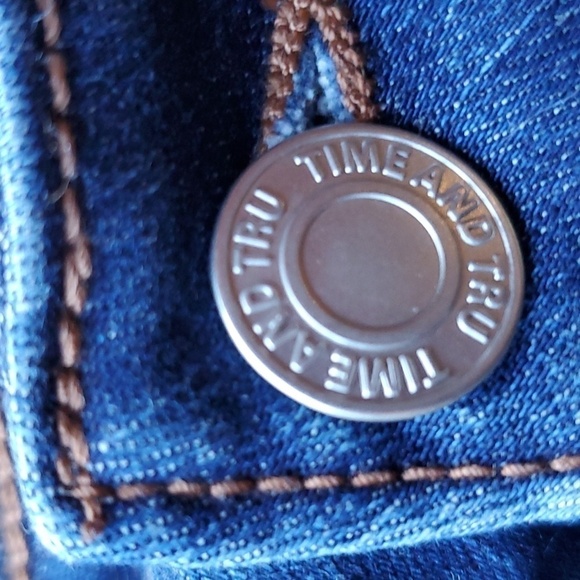 Time & True mid rise blue jean short size 4 - Picture 2 of 8